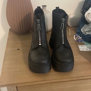 Black Gianni Bini zip up boots